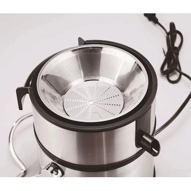 Brentwood 700 Watt Power Juice Extractor With Stainless Steel Body - Black 6 Brentwood 700 Watt Power Juice Extractor With Stainless Steel Body - Black - Image 4