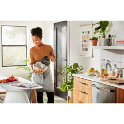 KitchenAid - Cordless 7 Speed Hand Mixer - Black Matte -KitchenAid Shop khmb732bm 2