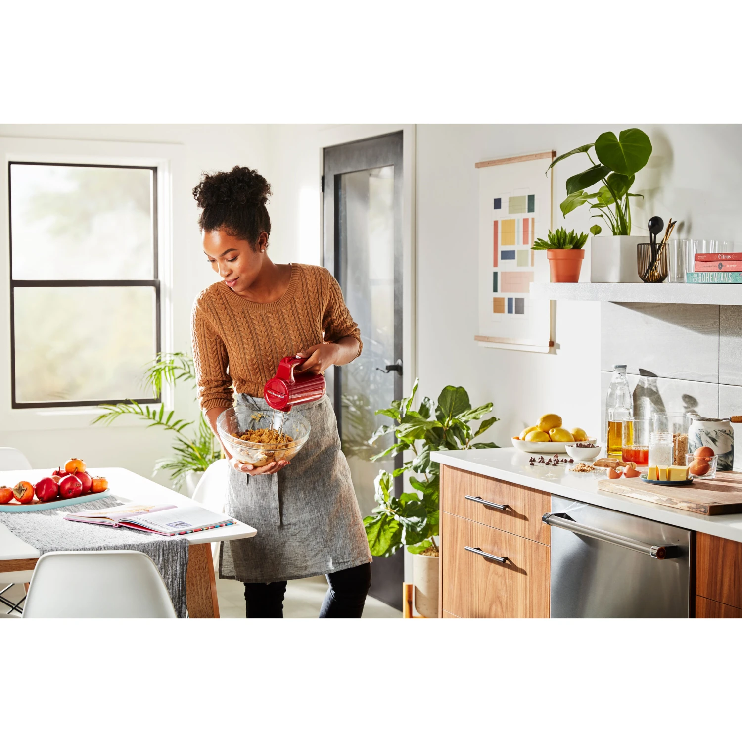 KitchenAid Cordless 7-Speed Hand Mixer With Turbo Beaters II In Empire Red 4 KitchenAid Cordless 7-Speed Hand Mixer With Turbo Beaters II In Empire Red - Image 2