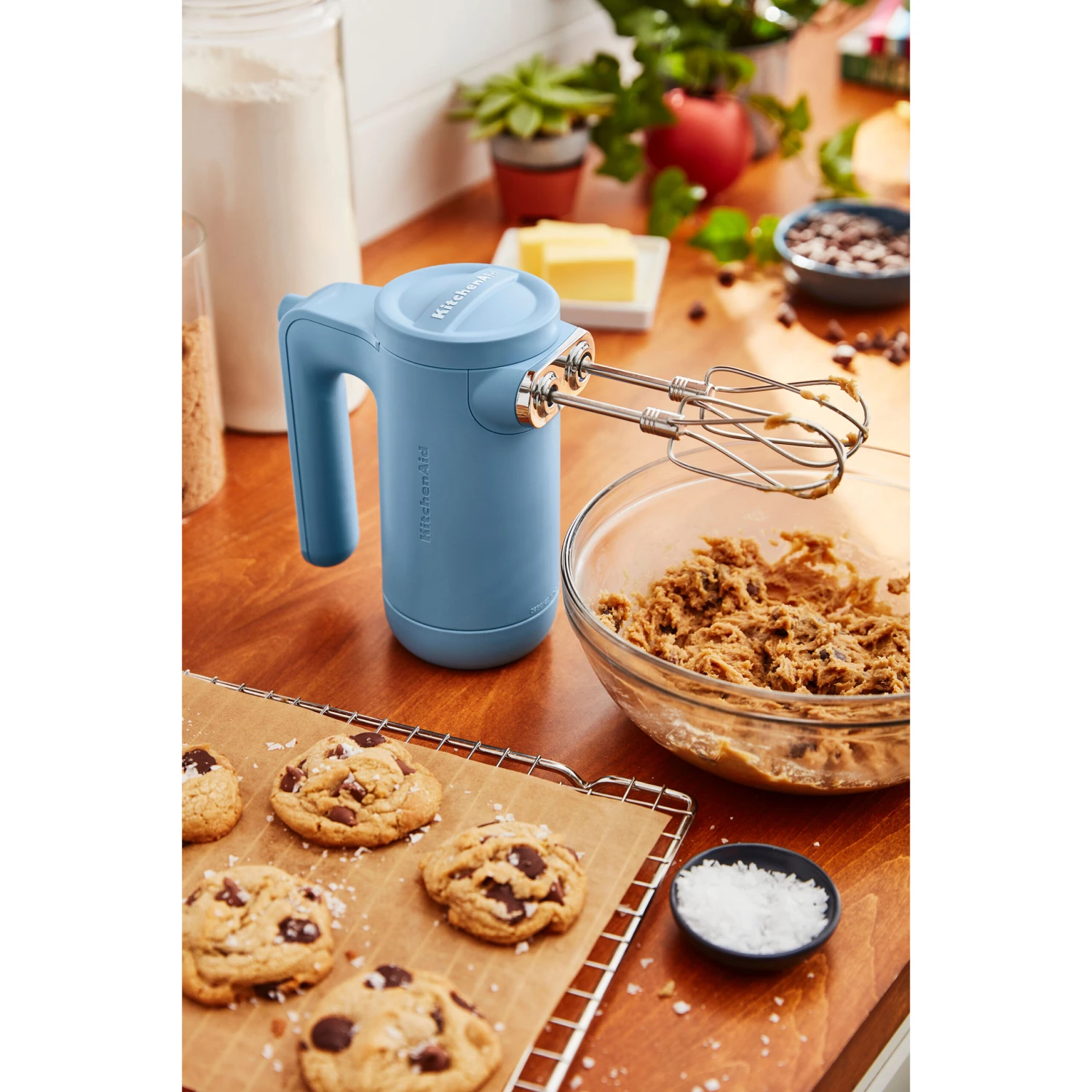 KitchenAid Cordless 7-Speed Hand Mixer With Turbo Beaters II In Blue Velvet 5 KitchenAid Cordless 7-Speed Hand Mixer With Turbo Beaters II In Blue Velvet - Image 3